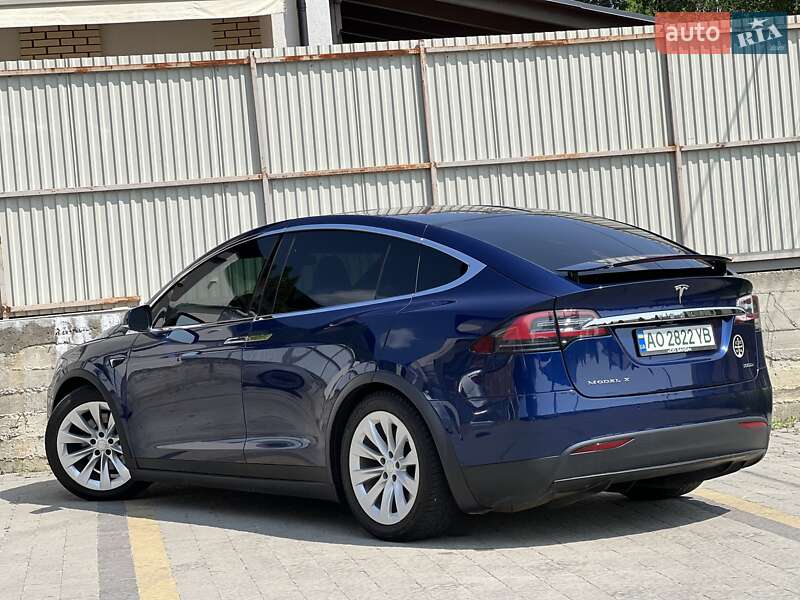 Позашляховик / Кросовер Tesla Model X 2017 в Ужгороді