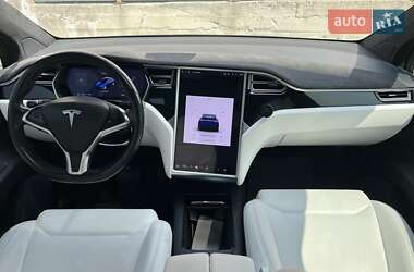 Позашляховик / Кросовер Tesla Model X 2017 в 