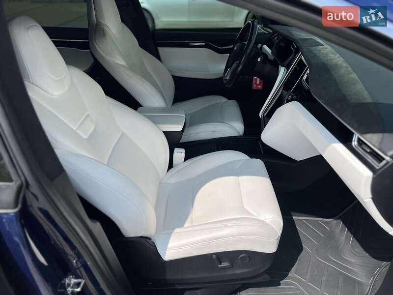Позашляховик / Кросовер Tesla Model X 2017 в Ужгороді