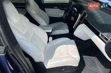 Позашляховик / Кросовер Tesla Model X 2017 в 