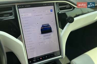 Позашляховик / Кросовер Tesla Model X 2017 в 
