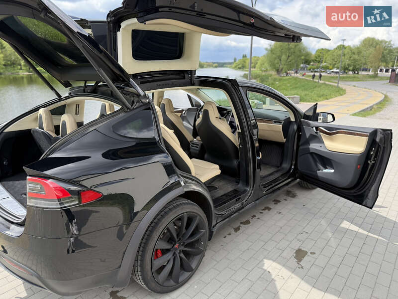 Позашляховик / Кросовер Tesla Model X 2017 в Києві