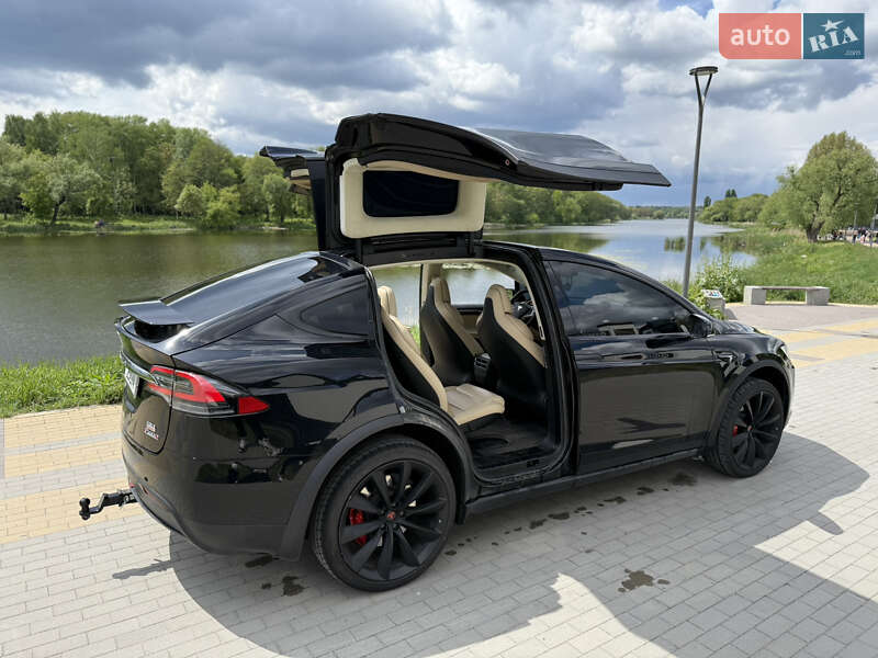 Позашляховик / Кросовер Tesla Model X 2017 в Києві