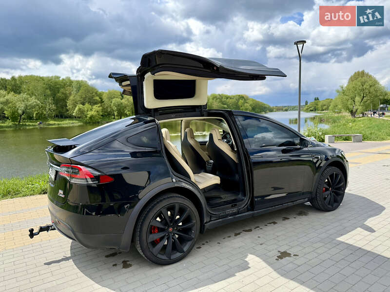 Позашляховик / Кросовер Tesla Model X 2017 в Києві