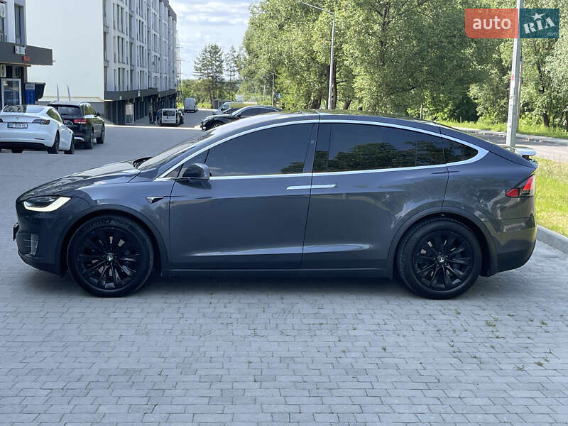 Позашляховик / Кросовер Tesla Model X 2019 в Новояворівську