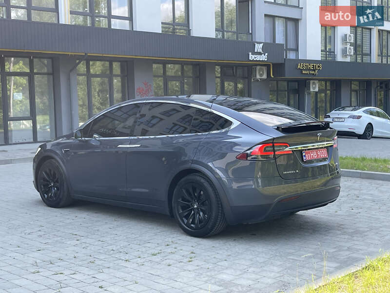 Позашляховик / Кросовер Tesla Model X 2019 в Новояворівську