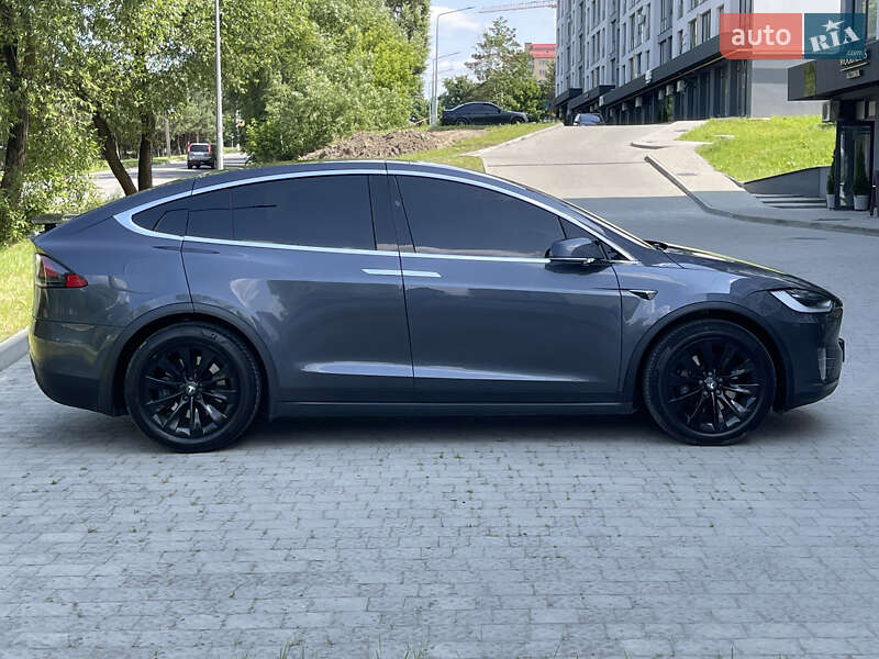 Позашляховик / Кросовер Tesla Model X 2019 в Новояворівську