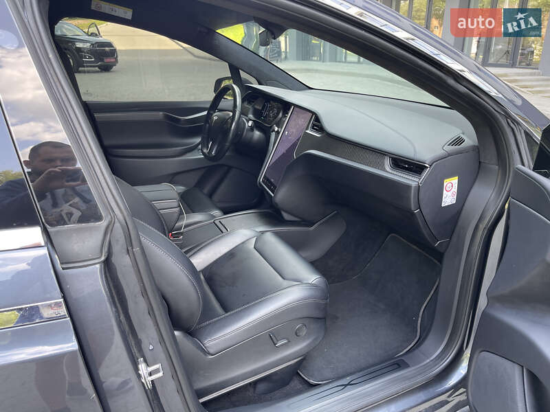 Позашляховик / Кросовер Tesla Model X 2019 в Новояворівську