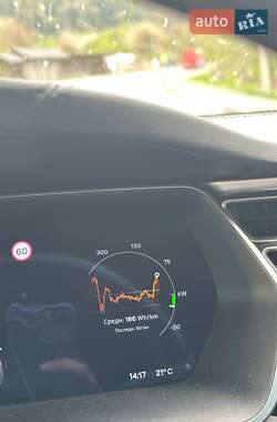 Позашляховик / Кросовер Tesla Model X 2017 в 
