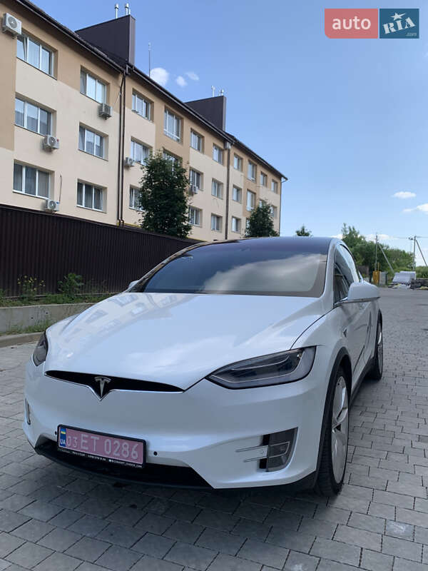 Позашляховик / Кросовер Tesla Model X 2015 в 