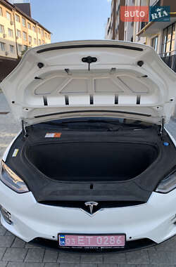 Внедорожник / Кроссовер Tesla Model X 2015 в 