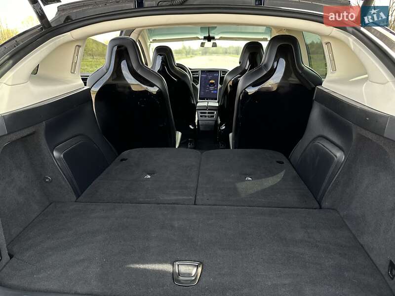 Внедорожник / Кроссовер Tesla Model X 2016 в Старой Выжевке