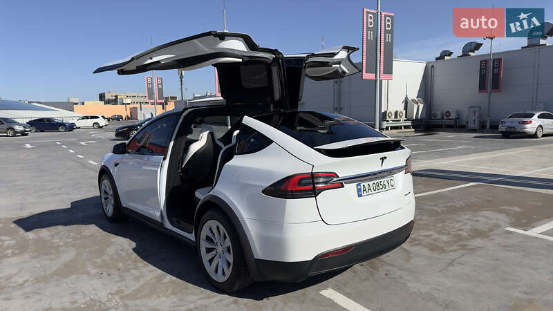 Позашляховик / Кросовер Tesla Model X 2019 в Києві