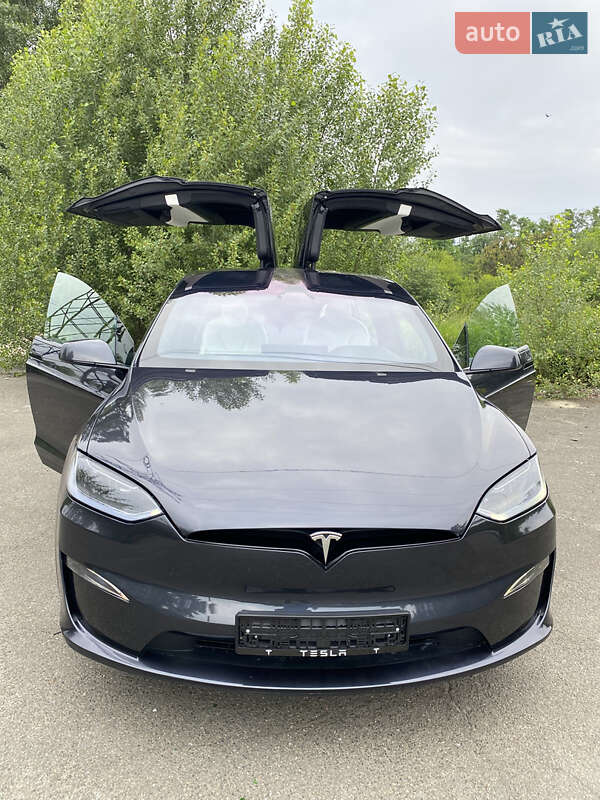 Tesla Model X 2024