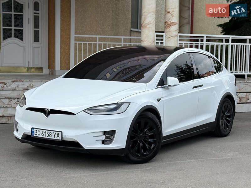 Позашляховик / Кросовер Tesla Model X 2016 в 