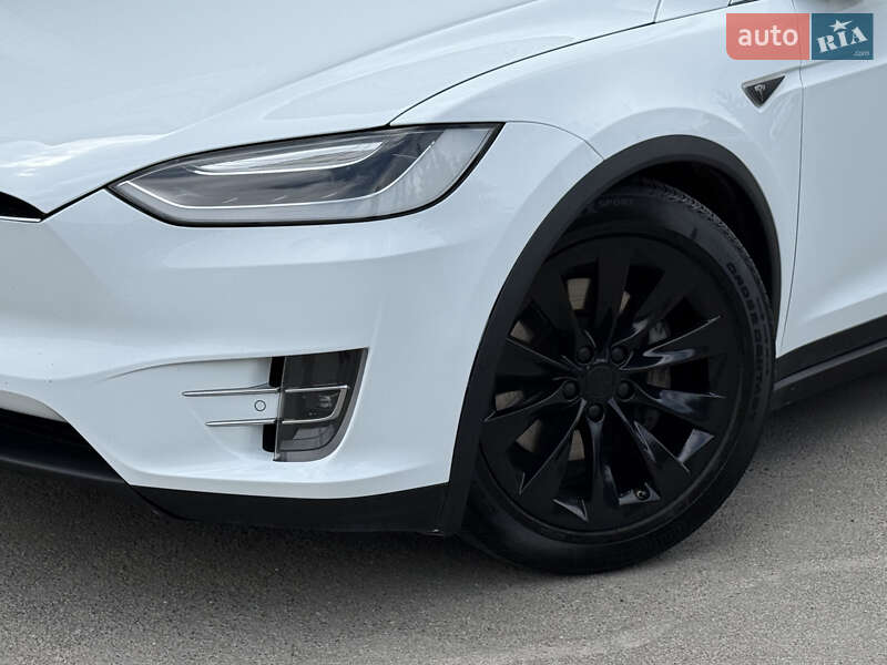 Позашляховик / Кросовер Tesla Model X 2016 в Тернополі