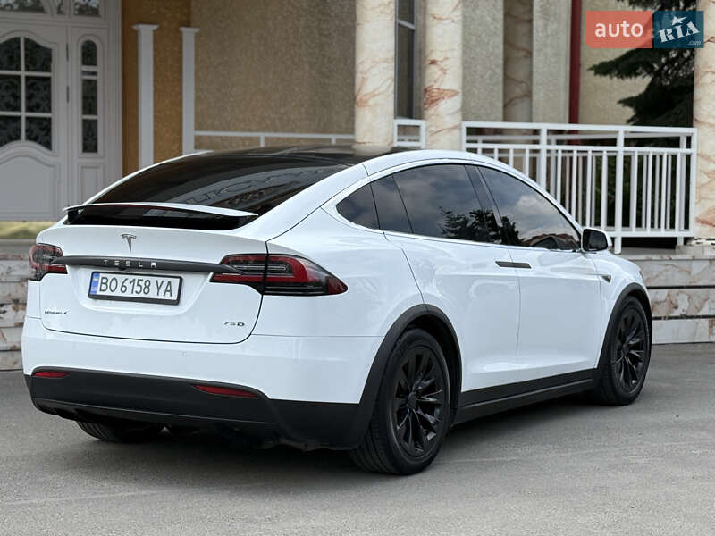 Позашляховик / Кросовер Tesla Model X 2016 в Тернополі