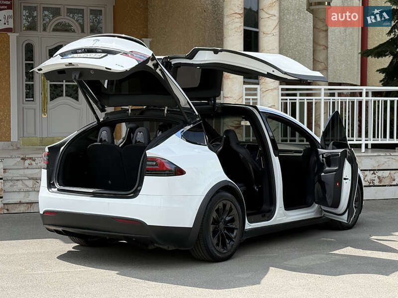 Позашляховик / Кросовер Tesla Model X 2016 в Тернополі