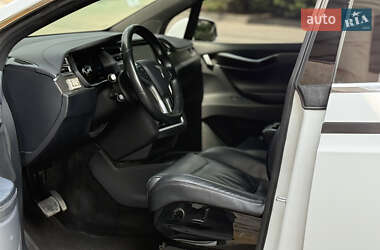 Позашляховик / Кросовер Tesla Model X 2016 в 