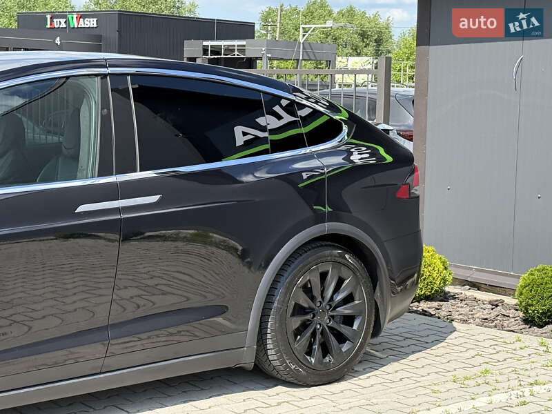 Позашляховик / Кросовер Tesla Model X 2017 в Львові
