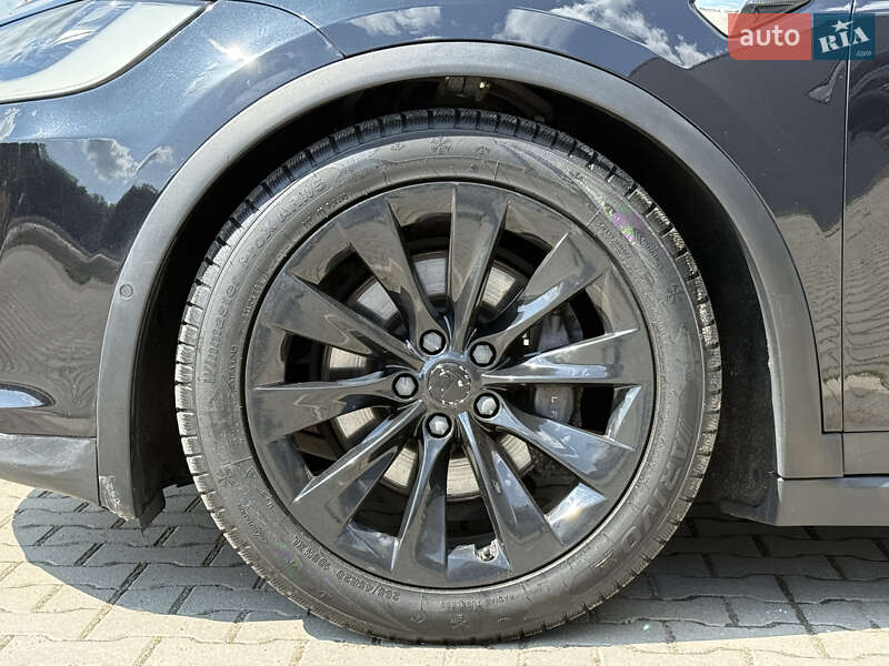 Позашляховик / Кросовер Tesla Model X 2017 в Львові