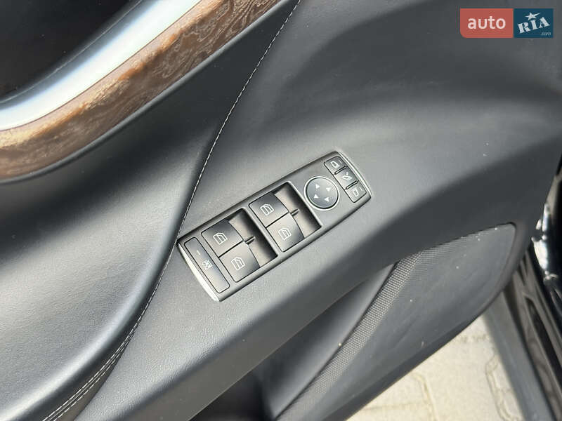 Позашляховик / Кросовер Tesla Model X 2017 в Львові
