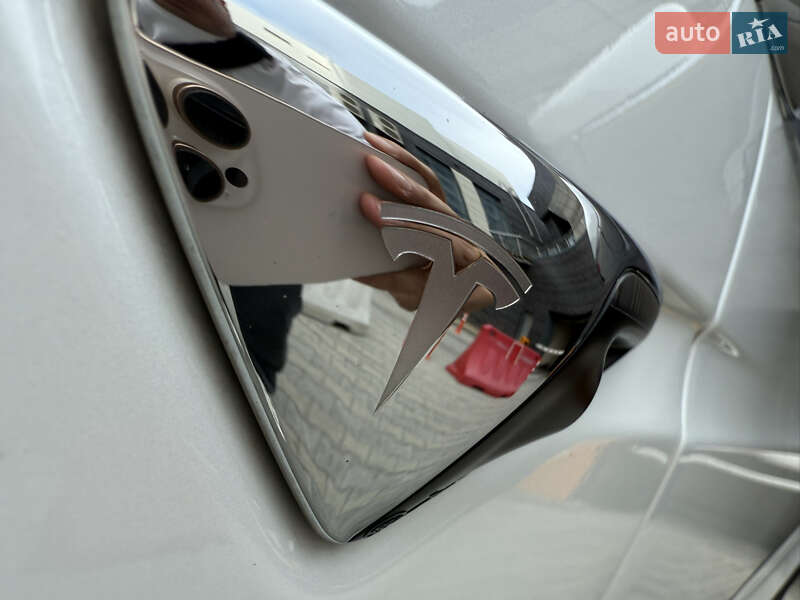 Внедорожник / Кроссовер Tesla Model X 2019 в Киеве