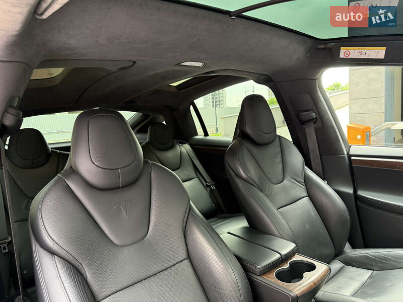 Внедорожник / Кроссовер Tesla Model X 2019 в Киеве