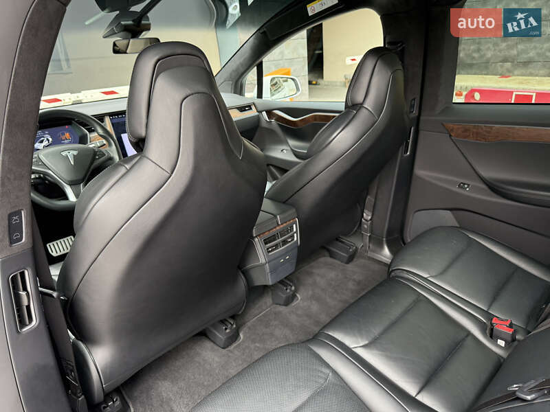 Внедорожник / Кроссовер Tesla Model X 2019 в Киеве