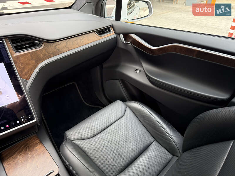 Внедорожник / Кроссовер Tesla Model X 2019 в Киеве