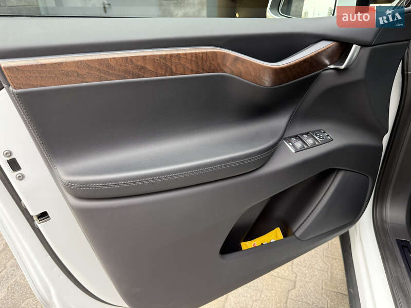 Внедорожник / Кроссовер Tesla Model X 2019 в Киеве