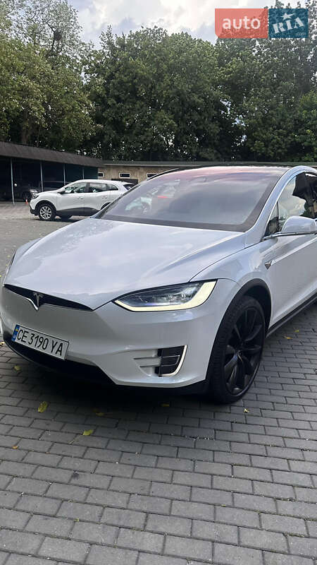 Позашляховик / Кросовер Tesla Model X 2018 в Чернівцях