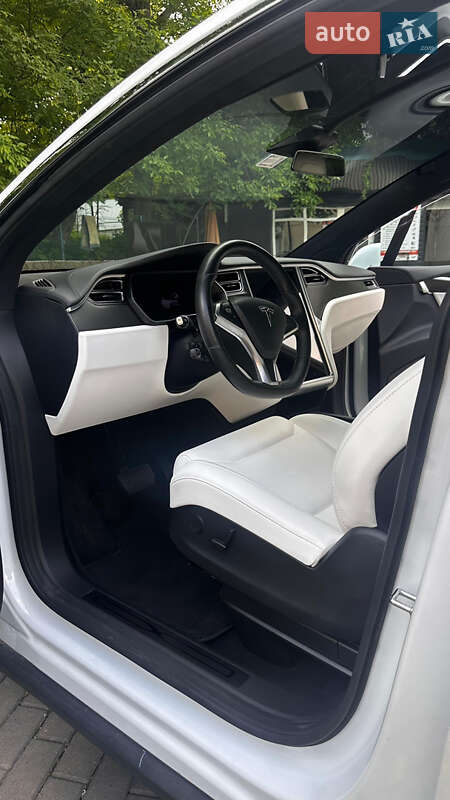 Позашляховик / Кросовер Tesla Model X 2018 в Чернівцях