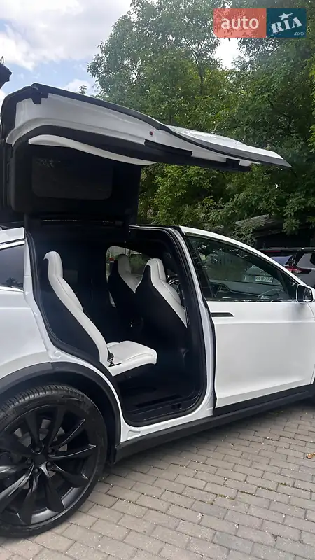 Внедорожник / Кроссовер Tesla Model X 2018 в 