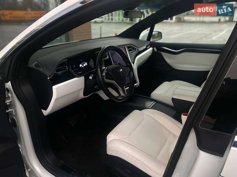 Позашляховик / Кросовер Tesla Model X 2017 в Києві