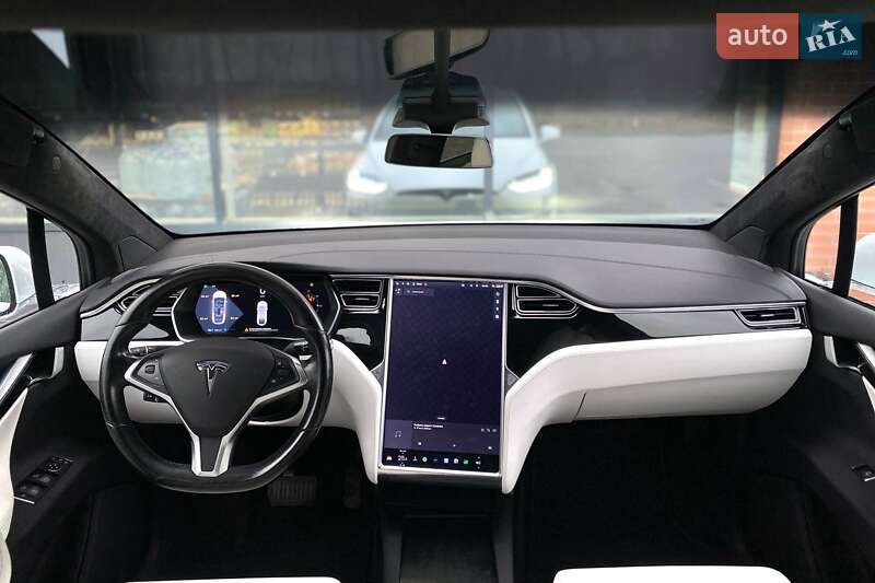 Позашляховик / Кросовер Tesla Model X 2017 в Києві