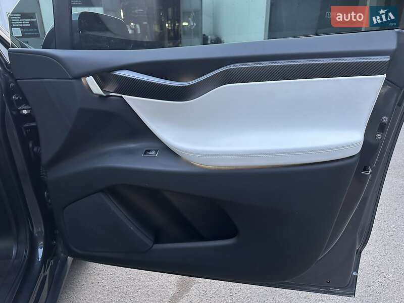 Позашляховик / Кросовер Tesla Model X 2020 в Львові
