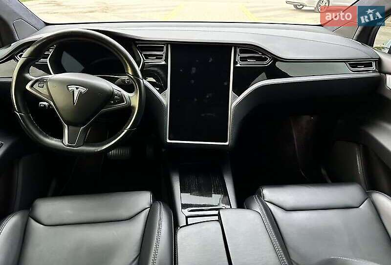 Позашляховик / Кросовер Tesla Model X 2018 в Львові