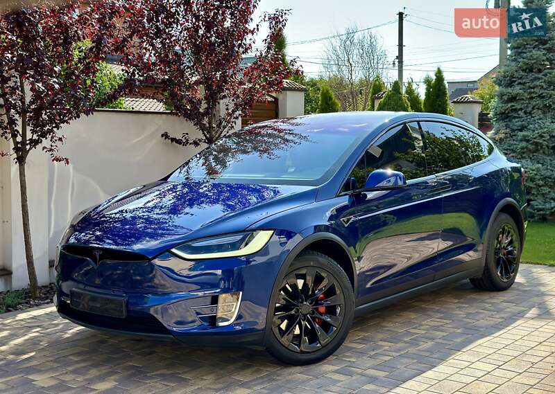 Позашляховик / Кросовер Tesla Model X 2016 в 
