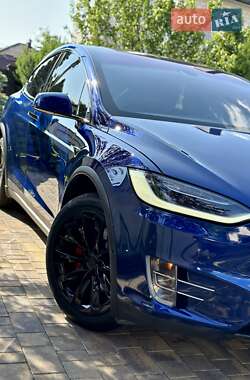 Позашляховик / Кросовер Tesla Model X 2016 в 