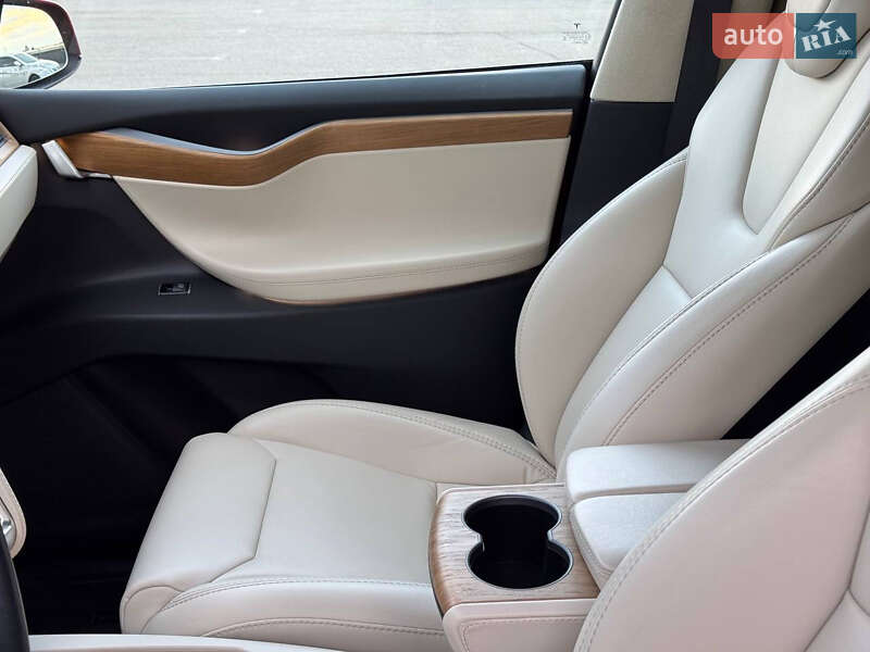 Внедорожник / Кроссовер Tesla Model X 2019 в Киеве