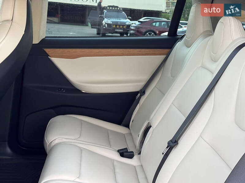 Внедорожник / Кроссовер Tesla Model X 2019 в Киеве