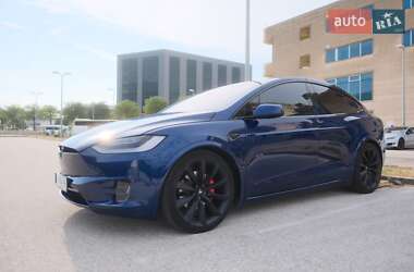 Позашляховик / Кросовер Tesla Model X 2019 в 