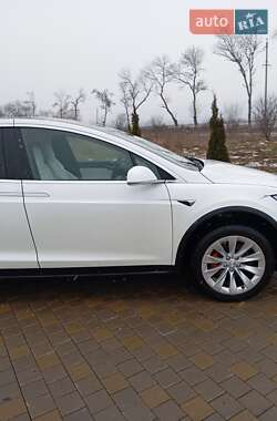 Позашляховик / Кросовер Tesla Model X 2017 в 
