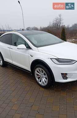 Позашляховик / Кросовер Tesla Model X 2017 в 