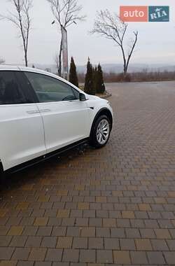 Позашляховик / Кросовер Tesla Model X 2017 в 