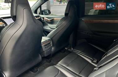 Позашляховик / Кросовер Tesla Model X 2017 в 