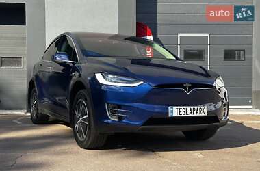 Внедорожник / Кроссовер Tesla Model X 2017 в 