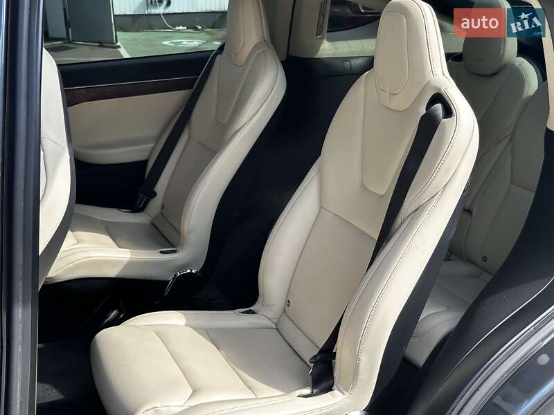 Позашляховик / Кросовер Tesla Model X 2017 в Києві