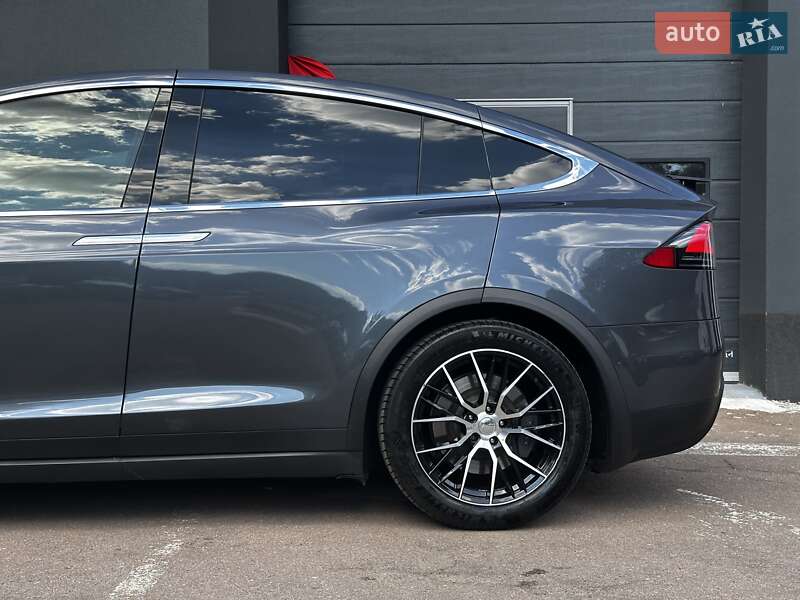 Позашляховик / Кросовер Tesla Model X 2017 в Києві